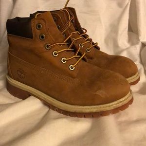 Boys 6” Timberlands Leather NEVER WORN. size 2